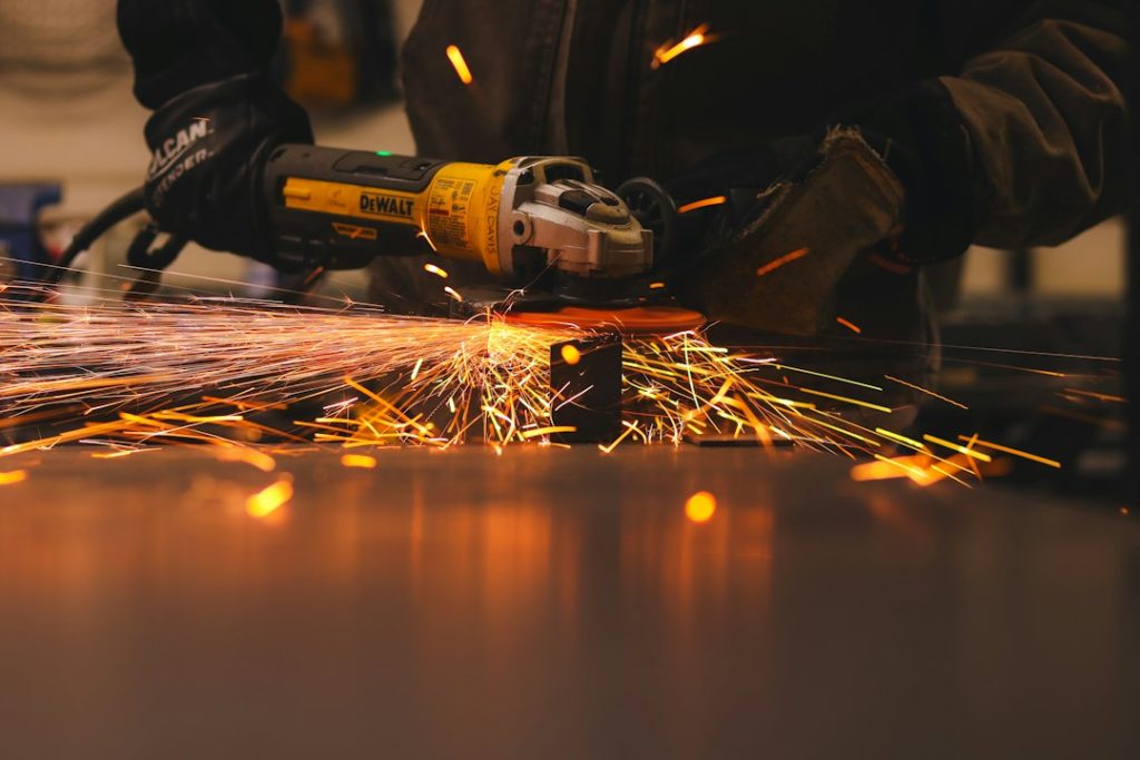 DEWALT DWE402 Buying Guide: Check the Guard, Switch and Package